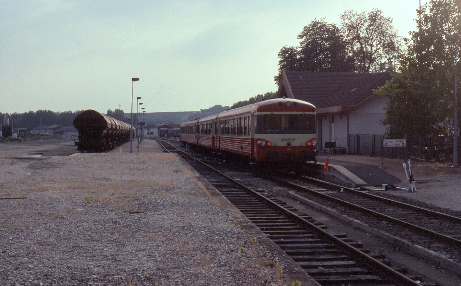 Un train en gare de Provins